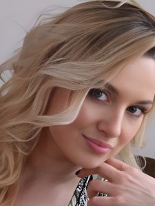 Florence Agapi (Model) Height, Wiki, Biography, Boyfriend, Age and More